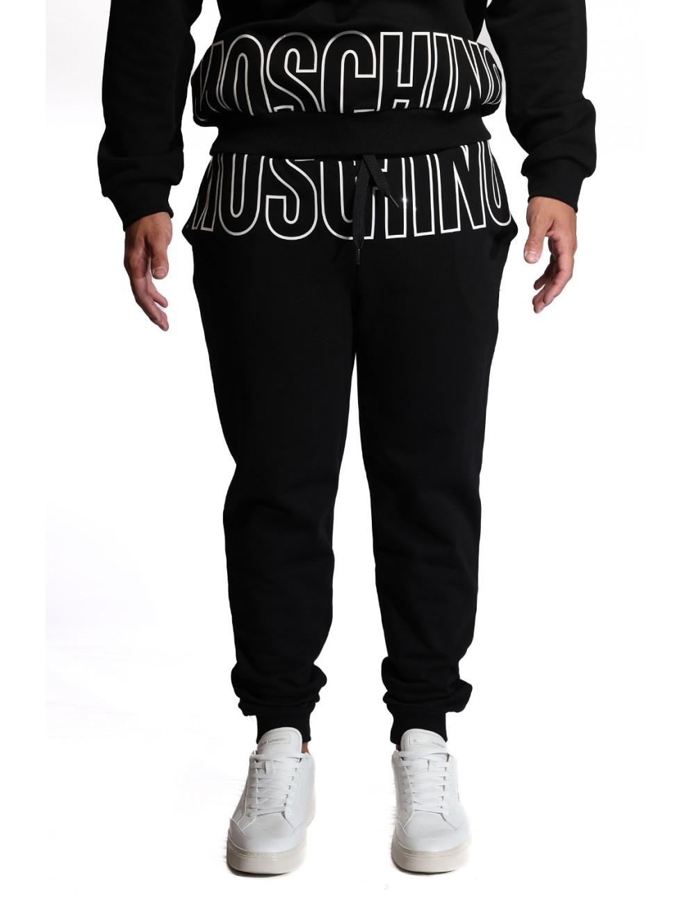 pantalone tuta moschino UOMO NERO 1555 - V1A6810 - 4319 vista frontale pantalone tuta moschino UOMO NERO 1555 - V1A6810 - 4319 vista frontale
