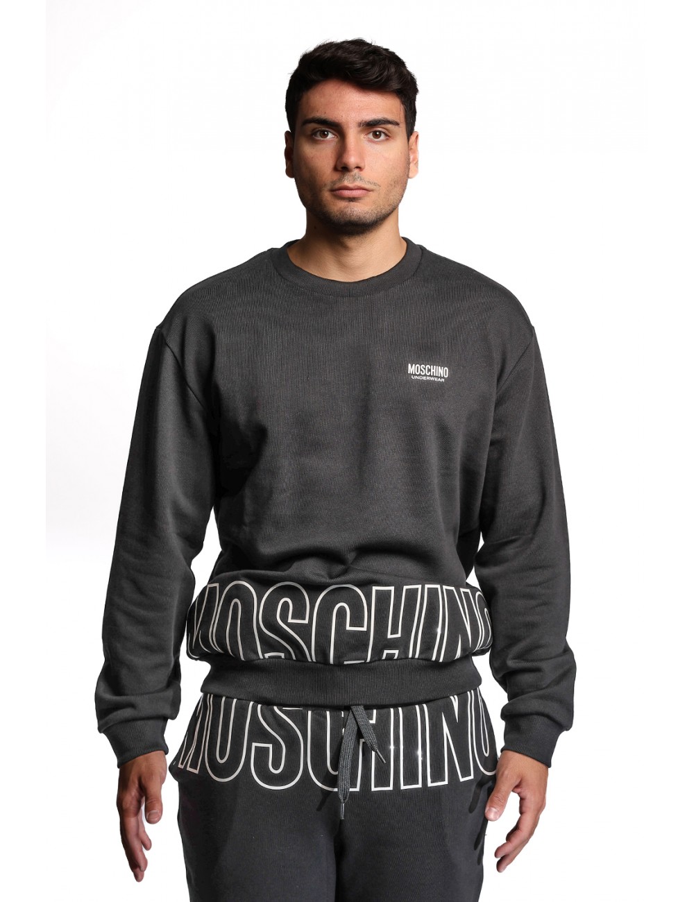 felpa moschino UOMO NERA 1555 - V1A1711 - 4319 vista frontale felpa moschino UOMO NERA 1555 - V1A1711 - 4319 vista frontale