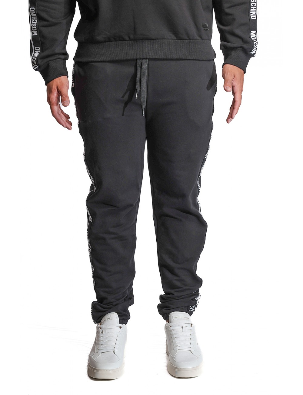 pantalone tuta moschino UOMO NERO 0555 - V1A6891 - 4424 vista frontale pantalone tuta moschino UOMO NERO 0555 - V1A6891 - 4424 vista frontale